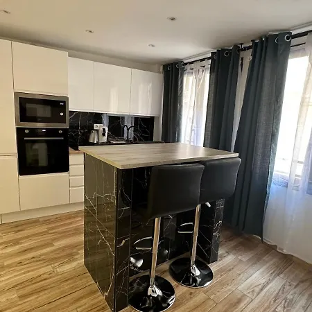 Gare Saint Charles Apartment